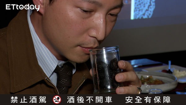 ▲▼直擊！金高千日醇再創風味　萬象煙燻醇厚酒香一飲難忘。（圖／記者謝盛帆攝）
