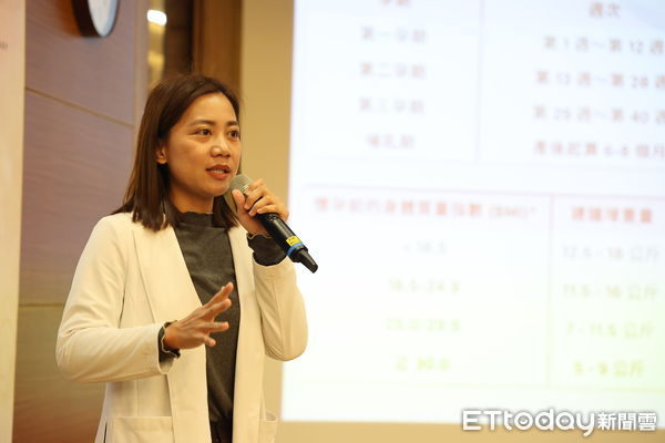 ▲▼花蓮慈院婦產部每一季定期舉辦爸媽教室，今年第一場由花蓮慈院婦產部停寧萱醫師（前排右三）主講。（圖／慈濟醫學中心提供，下同）