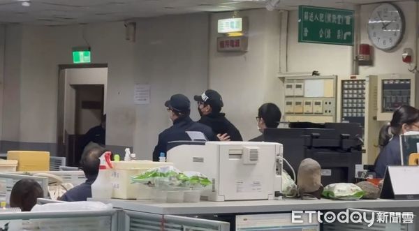 ▲▼王大陸到新北地檢署。（圖／記者陳以昇翻攝）