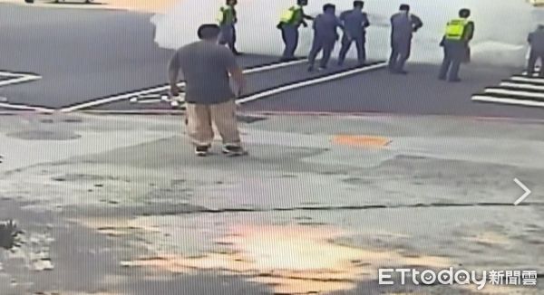 ▲▼苓雅車禍。（圖／記者許宥孺翻攝）