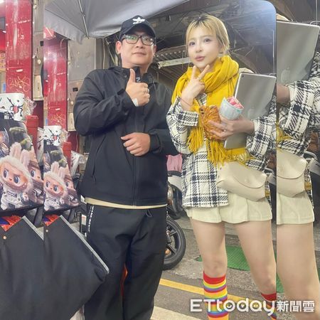 ▲一名女子在基隆夜市唱歌，意外爆紅             。（圖／記者吳奕靖翻攝）