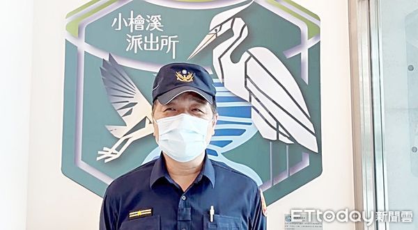 ▲桃園警分局小檜溪派出所副所長蔡國輝說明警方偵辦恐嚇轄區店家案過程。（圖／記者沈繼昌翻攝）