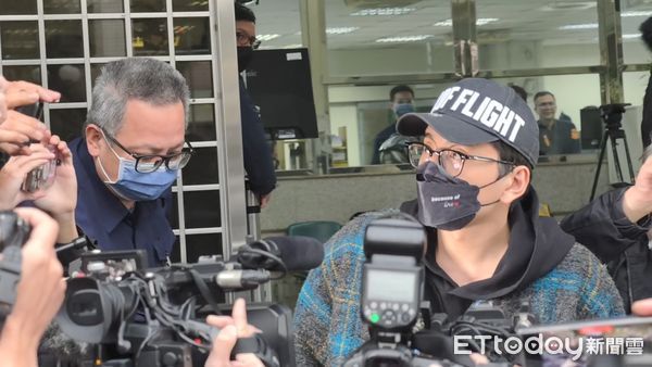 ▲▼             王大陸交保離去。（圖／記者黃哲民攝）