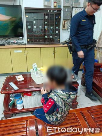 ▲恆春警分局建民派出所員警找到樊婦的孩子             。（圖／記者陳崑福翻攝）