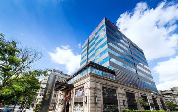 ▲福容大飯店台北一館,續住每人每晚僅需1,799（需兩人成行），再享房型升等至豪華客房。（圖／業者提供）