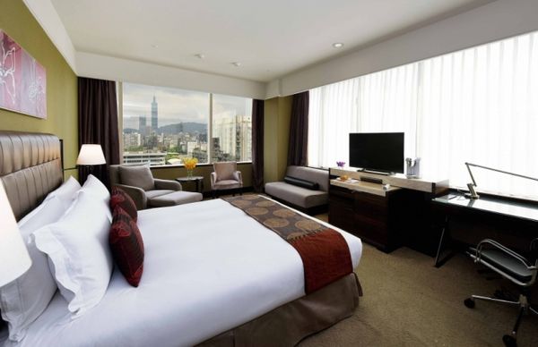 ▲福容大飯店台北一館,續住每人每晚僅需1,799（需兩人成行），再享房型升等至豪華客房。（圖／業者提供）