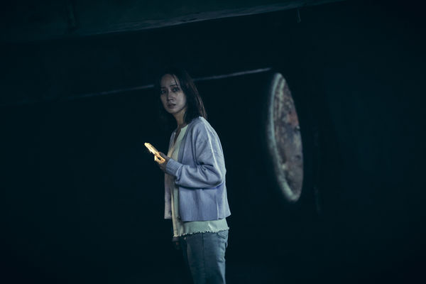 ▲小薰在《死了一個娛樂女記者之後》以直播主角色特別登場，和薛仕凌上演各種親密戲。（圖／鏡文學提供）