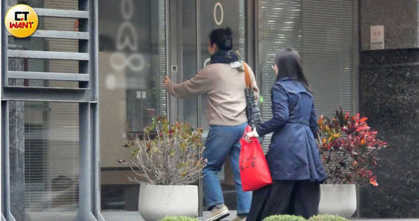 開始療傷1／大S猝逝親友低調幫祈福　阿雅現身講座曝「人生無常」吐心聲