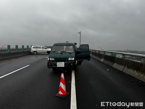 ▲▼國道車禍             。（圖／記者游芳男翻攝）