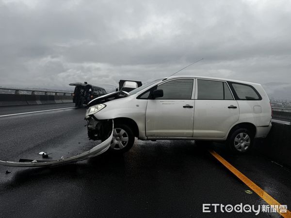 ▲▼國道車禍             。（圖／記者游芳男翻攝）
