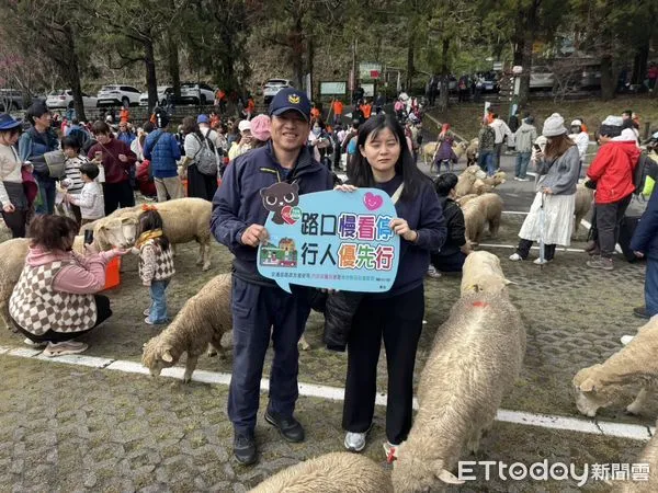 ▲仁愛警分局於清境奔羊節活動現場進行交通宣導。（圖／記者高堂堯翻攝，下同）