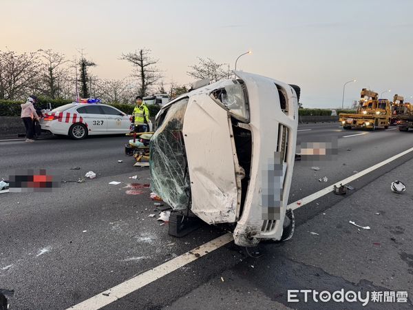 ▲▼國道北上1輛休旅車昨天被撞側翻，車內2人死亡，警方仍在釐清事發原因。（圖／民眾提供，下同）