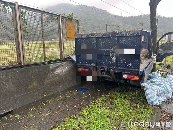 ▲▼宜蘭18日發生2起自撞車禍，其中一起駕駛送醫搶救不治             。（圖／記者游芳男翻攝）