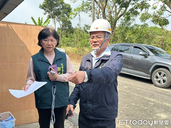 ▲台南市勞工局志工們便帶著滿滿的愛心，將單人床22組、衣櫥20組、桌子10張、椅子50張等二手家具送抵南水署宿舍，為災民打造溫暖的新家。（圖／記者林東良翻攝，下同）