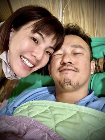 ▲阿BEN膽結石開刀，徐小可昨天有陪伴。（圖／翻攝臉書）