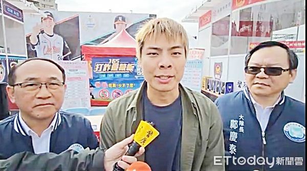 ▲桃園市警局邀請謝姓火舞表演者協助宣導防詐，並受訪現身說法。（圖／記者沈繼昌翻攝）