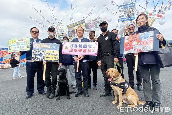 ▲桃園市警局今天在桃園燈會主場地宣導內政部警政署165「打詐儀錶板」記者會，由局長吳坤旭等人到場宣導。（圖／記者沈繼昌翻攝）
