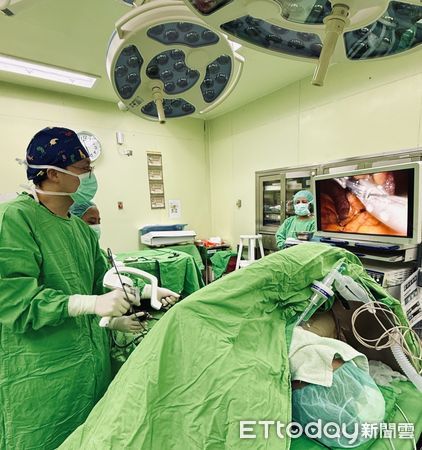 ▲台東馬偕醫院運用微創術式成功解除百歲人瑞雙疝氣苦惱。（圖／記者楊漢聲翻攝）