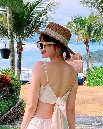 ▲泱泱的露背美照吸引了大批粉絲朝聖。（圖／翻攝自Facebook／泱泱 LYNN）