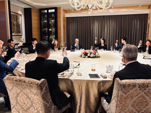 ▲國家安全會議秘書長吳釗燮昨(18)日晚宴英國國會「台英國會小組」共同主席柴萍恩(Sarah Champion)。（圖／總統府提供）