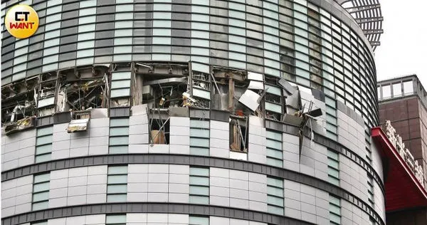 新光三越台中中港店13日上午發生氣爆意外。（圖／黃耀徵攝）