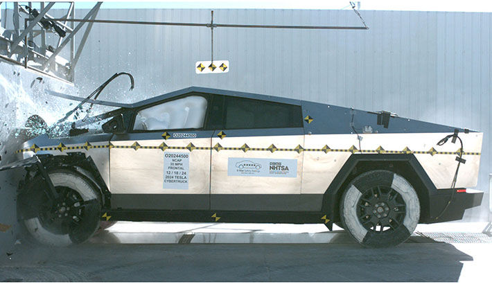 ▲特斯拉Cybertruck撞測  。（圖／翻攝自NHTSA）