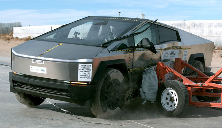 ▲特斯拉Cybertruck撞測  。（圖／翻攝自NHTSA）