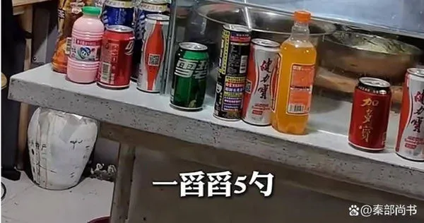 江蘇淮安某店因為客人吃冬粉加5匙辣椒氣到報警。（圖／翻攝微博）