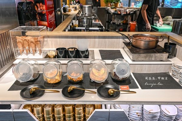 ▲▼夯尼夯牛排 中壢店。（圖／部落客周花花授權提供）