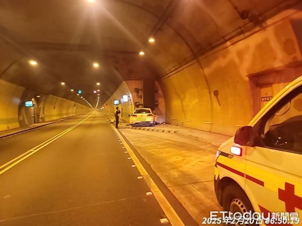 ▲37歲男子開車行經國道6號國姓一號隧道，不慎發生自撞、車毀人亡。（圖／記者高堂堯翻攝）
