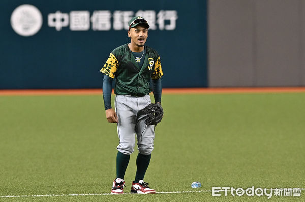 ▲▼經典賽資格賽練球日，南非隊喬許諾梵柏。（圖／記者李毓康攝）