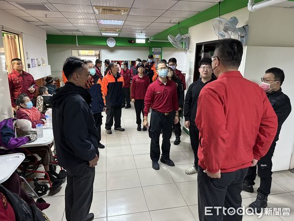 ▲台南市消防局第七大隊20日至明興老人長期照顧中心，辦理場所實地踏勘，藉此強化消防人員火場救災能力，並提升長照住民與機構人員的防火防災意識。（圖／記者林東良翻攝，下同）