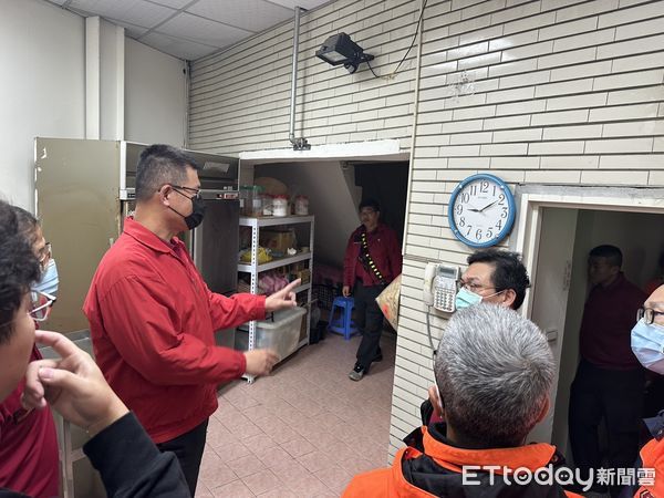 ▲台南市消防局第七大隊20日至明興老人長期照顧中心，辦理場所實地踏勘，藉此強化消防人員火場救災能力，並提升長照住民與機構人員的防火防災意識。（圖／記者林東良翻攝，下同）