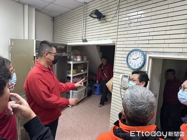 ▲台南市消防局第七大隊20日至明興老人長期照顧中心，辦理場所實地踏勘，藉此強化消防人員火場救災能力，並提升長照住民與機構人員的防火防災意識。（圖／記者林東良翻攝，下同）