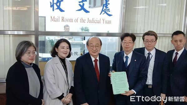 ▲▼選罷法新制上路，民進黨立院黨團三長到司法院聲請釋憲。（圖／記者吳銘峯攝）