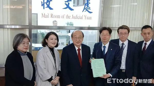 ▲▼選罷法新制上路，民進黨立院黨團三長到司法院聲請釋憲。（圖／記者吳銘峯攝）