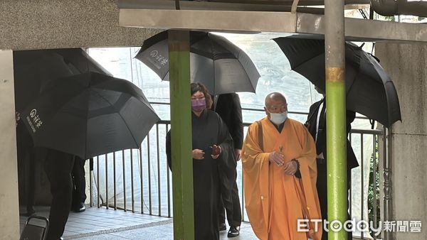 ▲新光三越,氣爆,鄧姓夫妻告別式。（圖／記者許權毅攝）