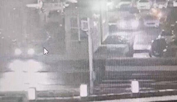 ▲張姓網紅去年9月在北市搭乘UBER外出，卻將錢包遺忘車上，翌日接獲桃機通知拾獲錢包，但現金、身分證等均失竊，航警局調閱監視器發現關鍵畫面。（圖／航警局提供）