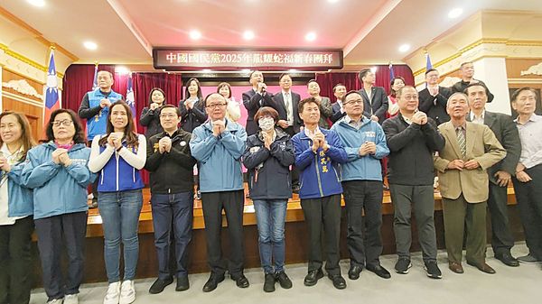 ▲國民黨主席朱立倫今天上午在桃園市長張善政等人陪同下至市議會進行黨團新春團拜。（圖／國民黨桃園市黨團提供）