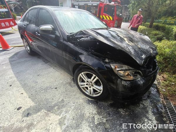 ▲日月潭纜車站前發生火燒車。（圖／記者高堂堯翻攝，下同）