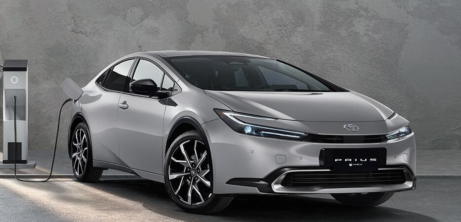 ▲TOYOTA官網上架新年式Prius，升級配備維持2款車型。（圖／翻攝自TOYOTA）