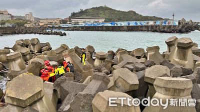 快訊/新北野柳驚見女浮屍!死亡多時已浮腫 身分待查