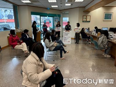 屏東警銀宣導打詐儀錶板　傳授「阻絕黃金+房地產詐騙」絕招