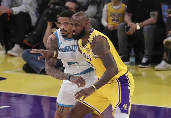 ▲湖人唐西奇、里夫斯、詹姆斯。（圖／達志影像／美聯社） 