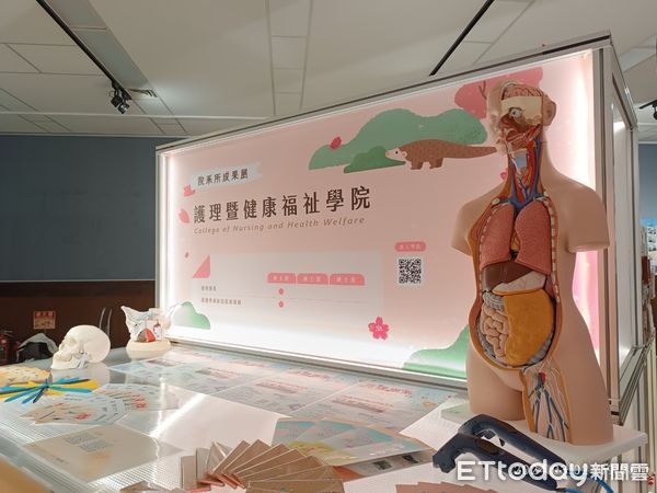 ▲暨大全新設置智慧解剖教室，提供VR虛擬人體實境系統供學生使用。（圖／國立暨南國際大學提供）