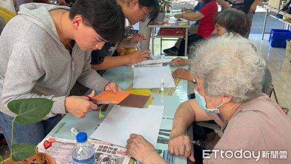 ▲暨大高齡長照原專班學生課程至仁愛鄉楓林文健站進行課程實作。（圖／國立暨南國際大學提供）