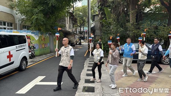 ▲全台創校最悠久的長榮中學，20日上午舉行「跨139邁向百世」的聖火傳遞活動，立委陳亭妃、議員曾之婕及15位東區里長也加入聖火傳遞。（圖／記者林東良攝，下同）