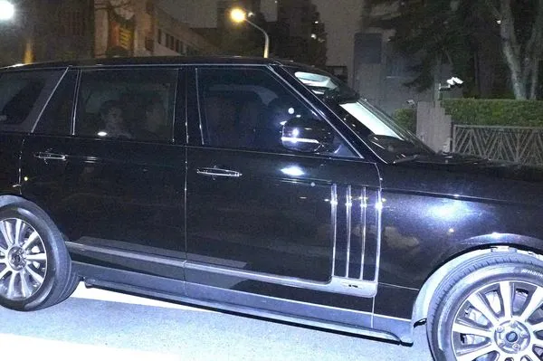 ▲▼汪小菲下飛機後直奔信義區豪宅。（圖／讀者提供）