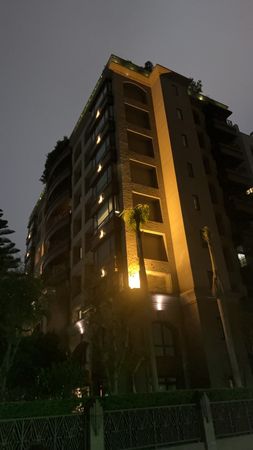 ▲▼汪小菲下飛機後直奔信義區豪宅。（圖／讀者提供）