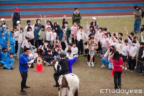 ▲讓「馬兒」走進校園！延平國小打造台北創舉　豐富孩子生命教育體驗。（圖／記者陳弘修翻攝）